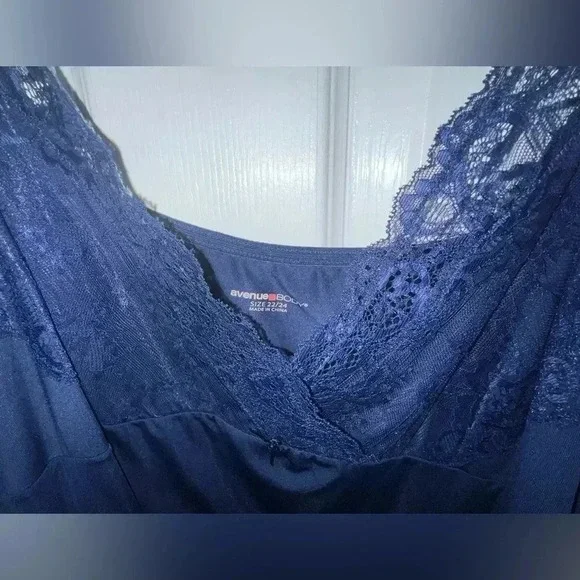 ☘️ NWOT Avenue Body Lace Gown Size 22/24 - Picture 4 of 4